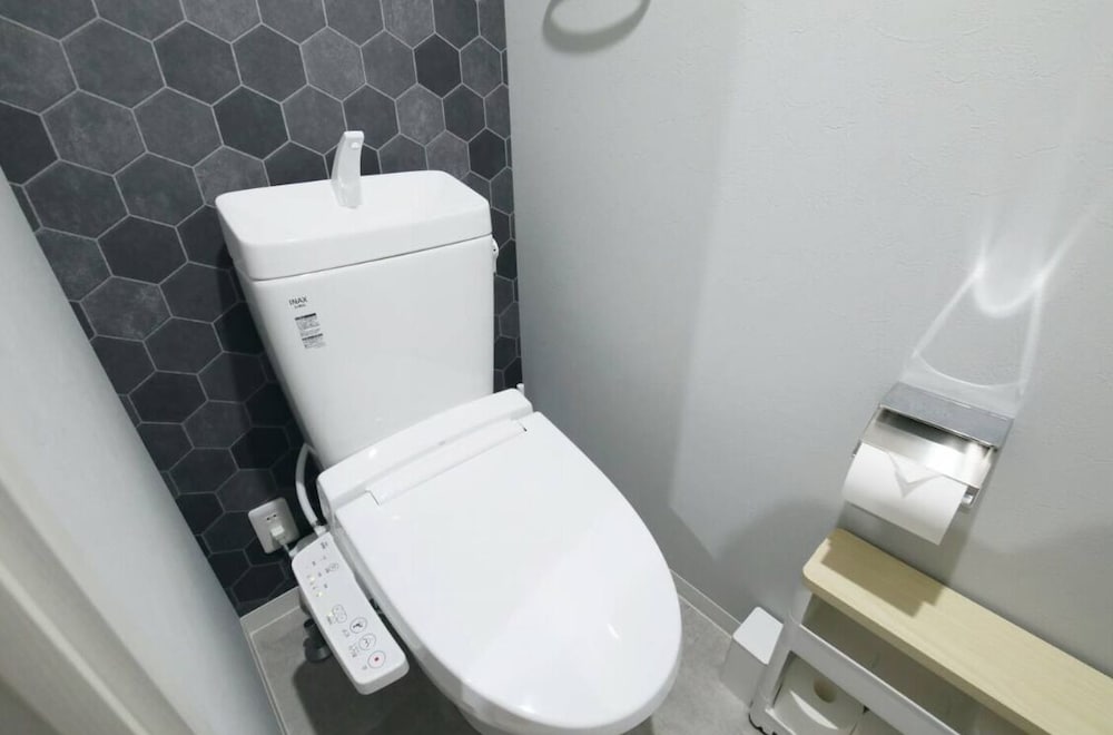 コンフォート アパートメント ベッド (複数台) 禁煙 バルコニー 201 バスルーム1 | フォルモント寺田町