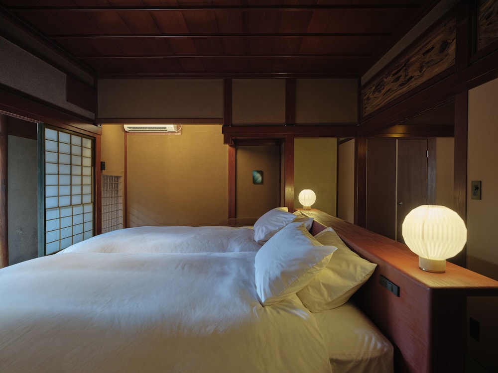 ダブルルーム ガーデンビュー 客室1 | Komado ベンガラ