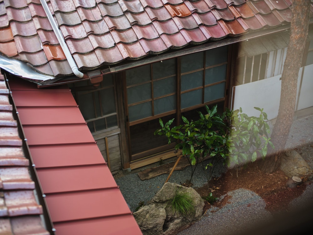 デラックス ダブルまたはツインルーム ガーデンビュー 客室3 | Komado ベンガラ