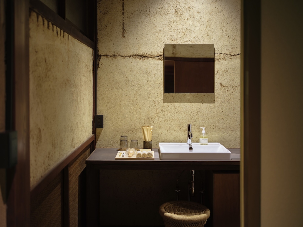 デラックス ダブルまたはツインルーム ガーデンビュー バスルーム0 | Komado ベンガラ