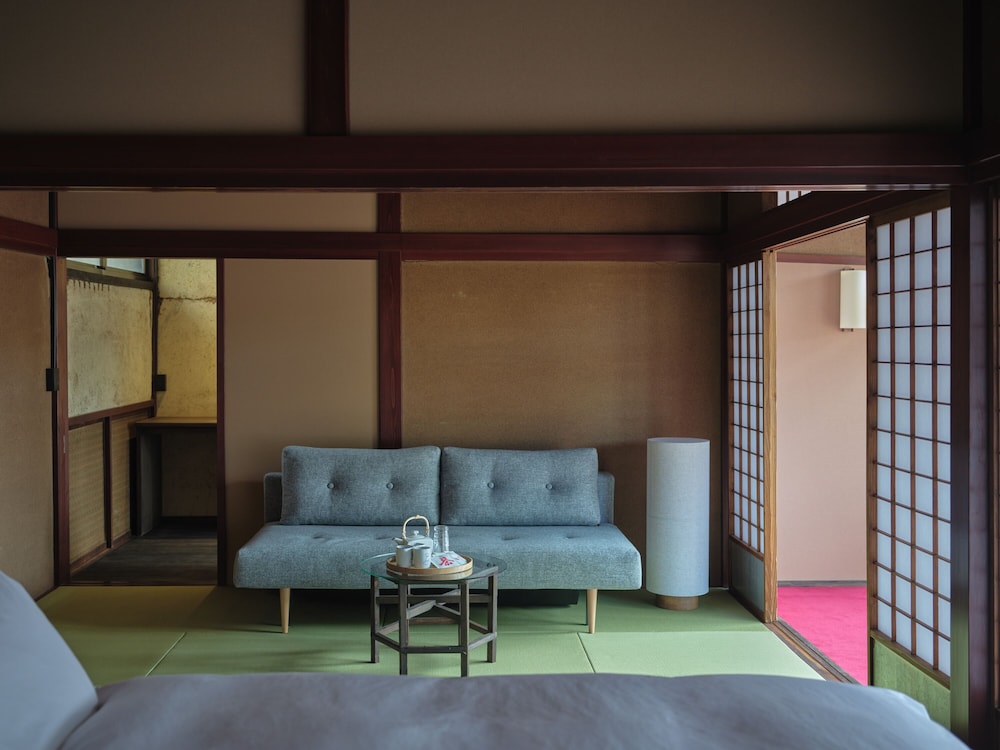 デラックス ダブルまたはツインルーム ガーデンビュー 客室1 | Komado ベンガラ