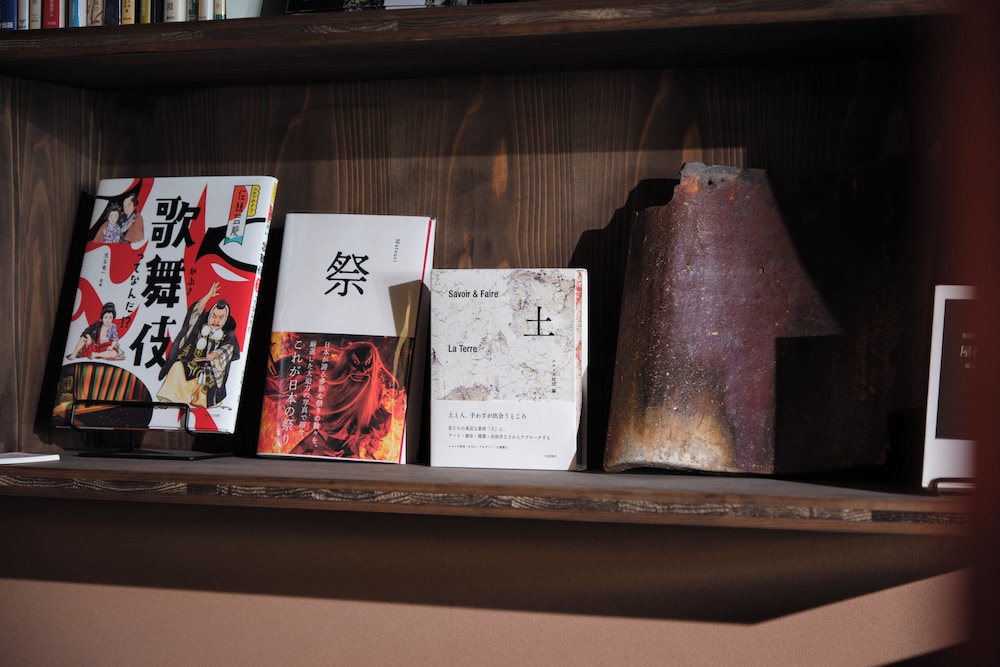 ロビーラウンジ1 | Komado ベンガラ