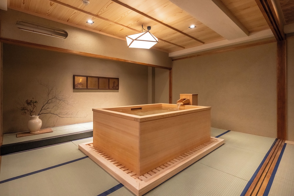 ラグジュアリー ツインルーム 客室1 | Nazuna 京都 西本願寺