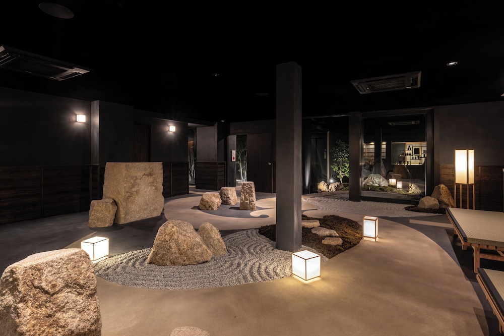 フロント1 | Nazuna 京都 西本願寺