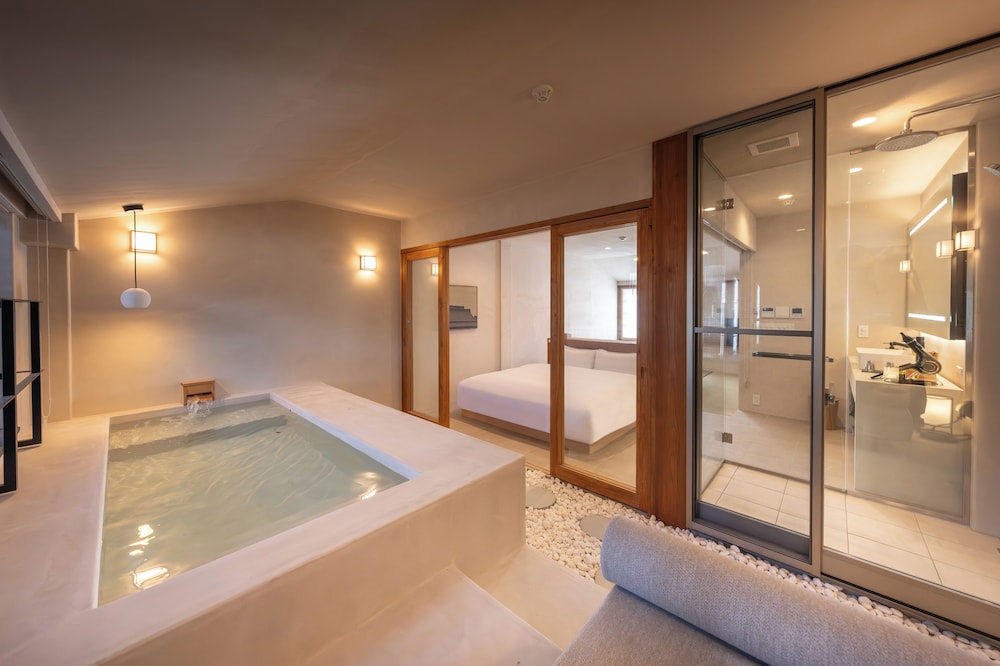 ベーシック ダブルルーム | Nazuna 京都 西本願寺