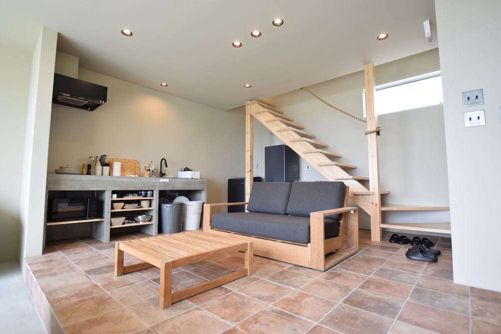 ヴィラ ビーチフロント リビング エリア0 | THE CHIKURA UMI BASE CAMP