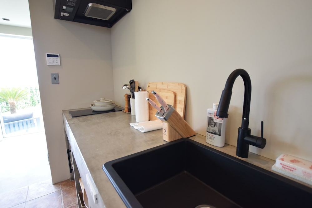 ヴィラ ビーチフロント 専用キッチン0 | THE CHIKURA UMI BASE CAMP