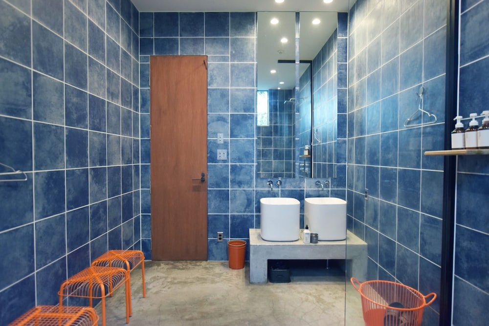 スイート オーシャンビュー バスルーム1 | THE CHIKURA UMI BASE CAMP