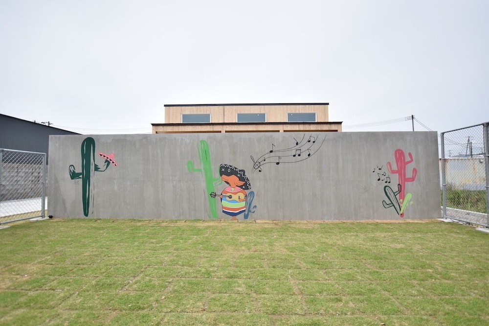 デラックス ヴィラ テラス / パティオ1 | THE CHIKURA UMI BASE CAMP