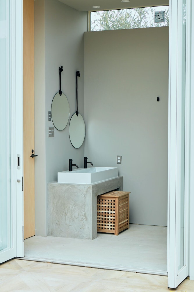 スーペリア ヴィラ バスルーム0 | THE CHIKURA UMI BASE CAMP