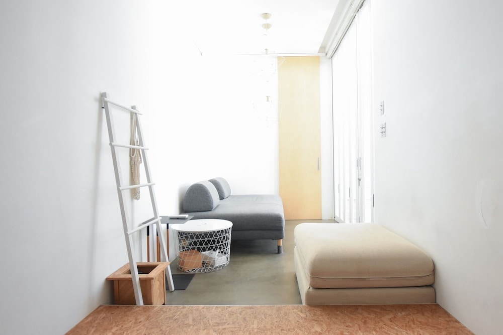 スーペリア ヴィラ リビング エリア1 | THE CHIKURA UMI BASE CAMP