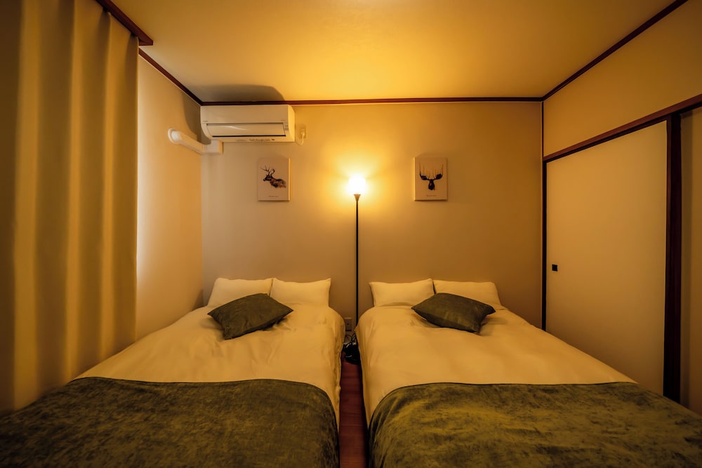 ツインルーム(専用バス・トイレ付)禁煙 客室1 | Casa G.S. 大阪港