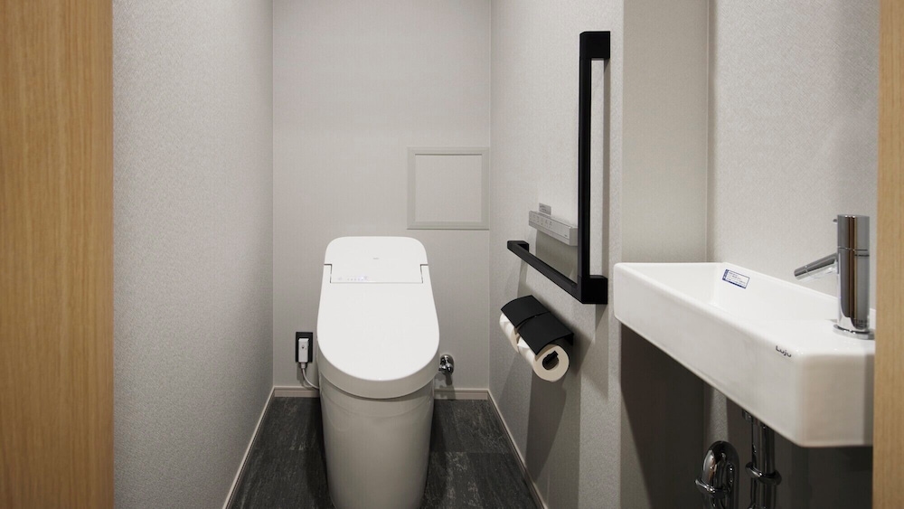 モデレート4ベッド リバービュー バスルーム2 | Minn 河原町五条リバーサイド