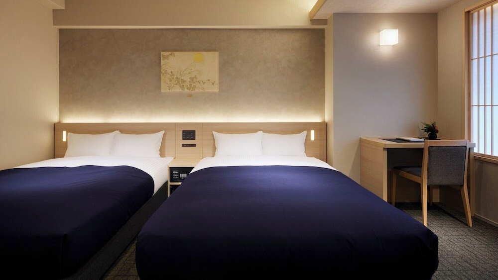 ファミリースイート 1ベッドルーム 5ベッド 客室1 | Minn 河原町五条リバーサイド