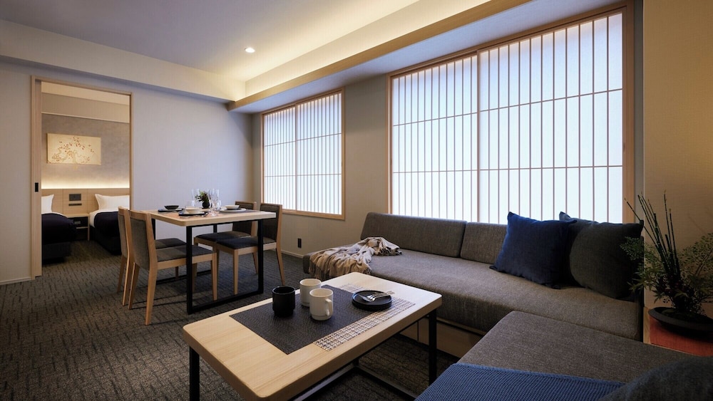 スーペリアスイート 1ベッドルーム 4ベッド リビング エリア0 | Minn 河原町五条リバーサイド