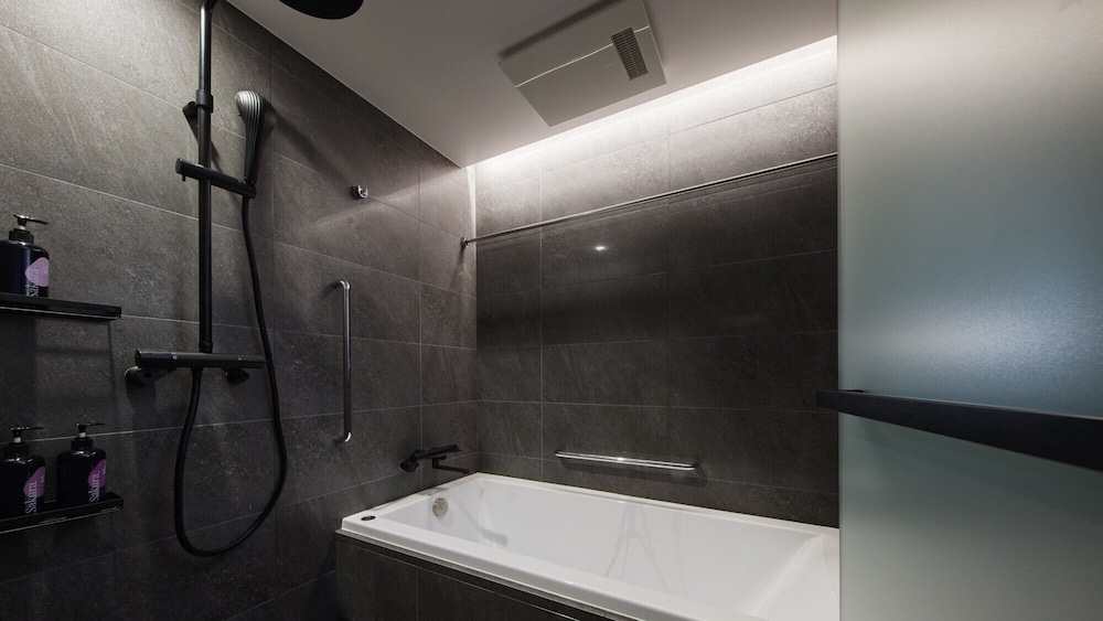 モデレート4ベッド リバービュー バスルーム1 | Minn 河原町五条リバーサイド