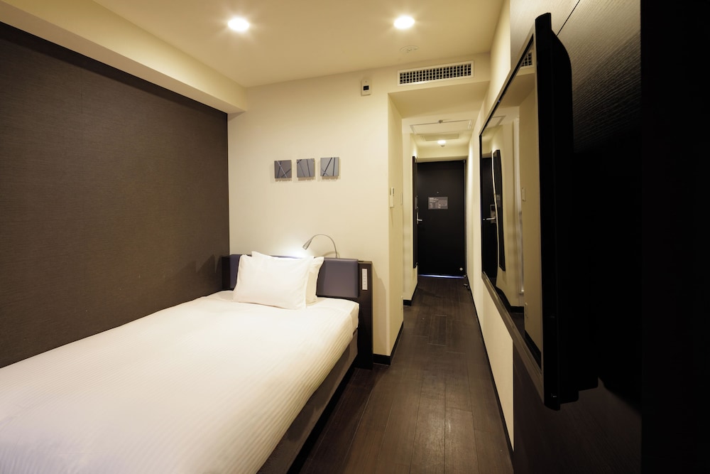 スタンダード セミダブルルーム | ホテルアマネク大阪なんば