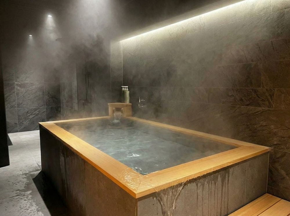 ファミリー スイート 深めの浴槽1 | soyo-ka kyoto sanjo