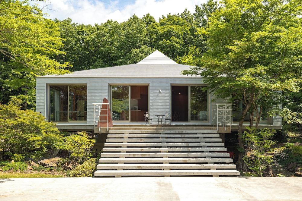 施設の正面1 | NASU PRIVATE FOREST 5000坪の広大な森のモダンハウス