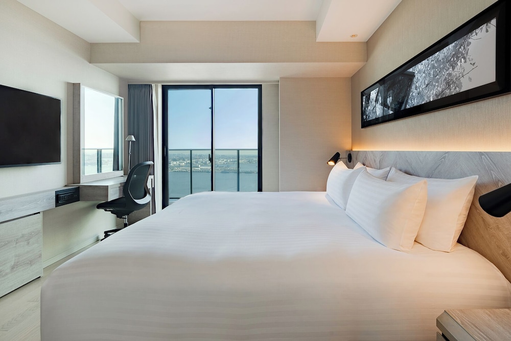 スイート キングベッド 1 台 客室2 | OMO5横浜馬車道 by 星野リゾート