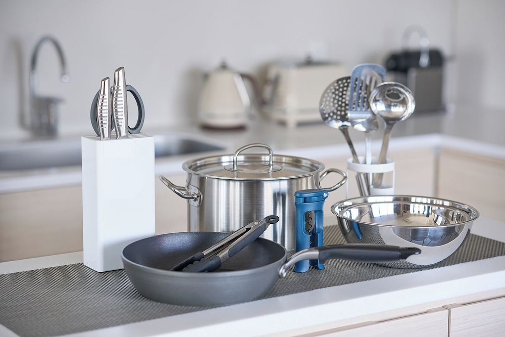 ツインルーム 専用キッチン0 | OMO5横浜馬車道 by 星野リゾート