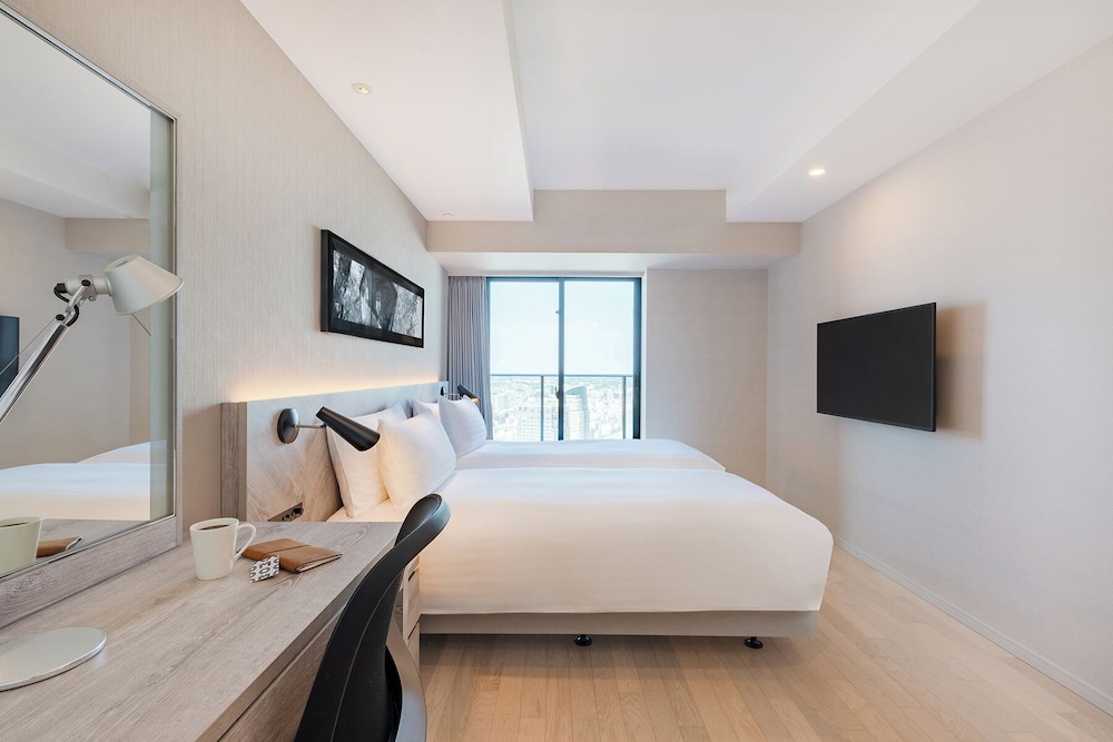 スイート シングルベッド 2 台 客室2 | OMO5横浜馬車道 by 星野リゾート