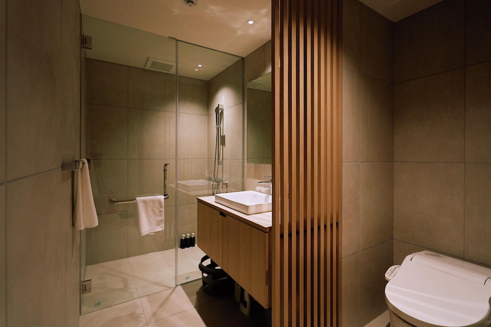 露天風呂付き客室 禁煙 バスルームのシャワー0 | SANU 2nd Home 伊豆1st