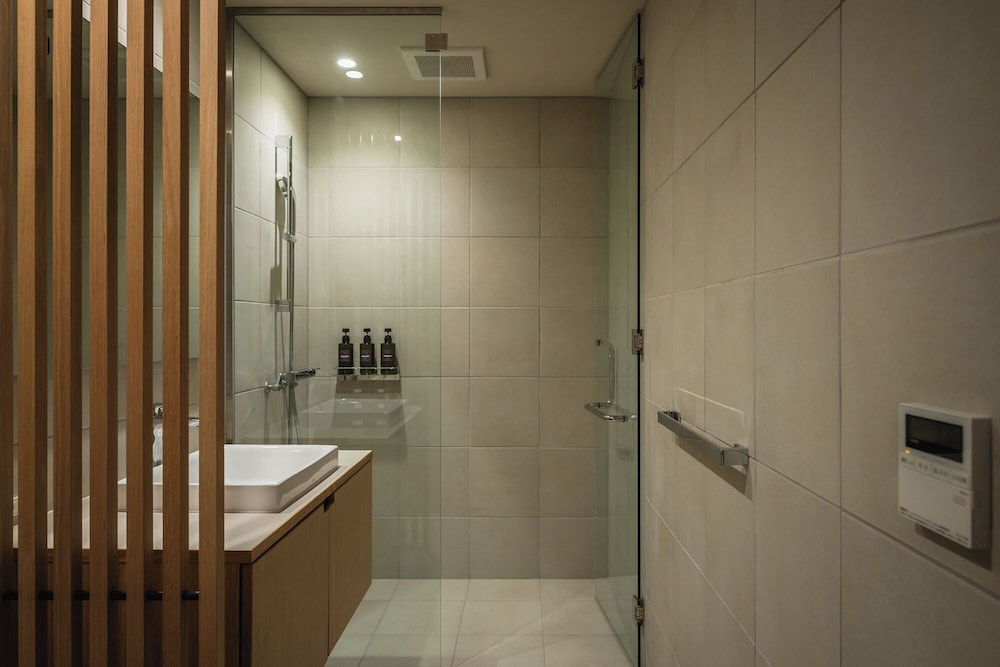 露天風呂付き客室 禁煙 バスルームのシャワー1 | SANU 2nd Home 伊豆1st