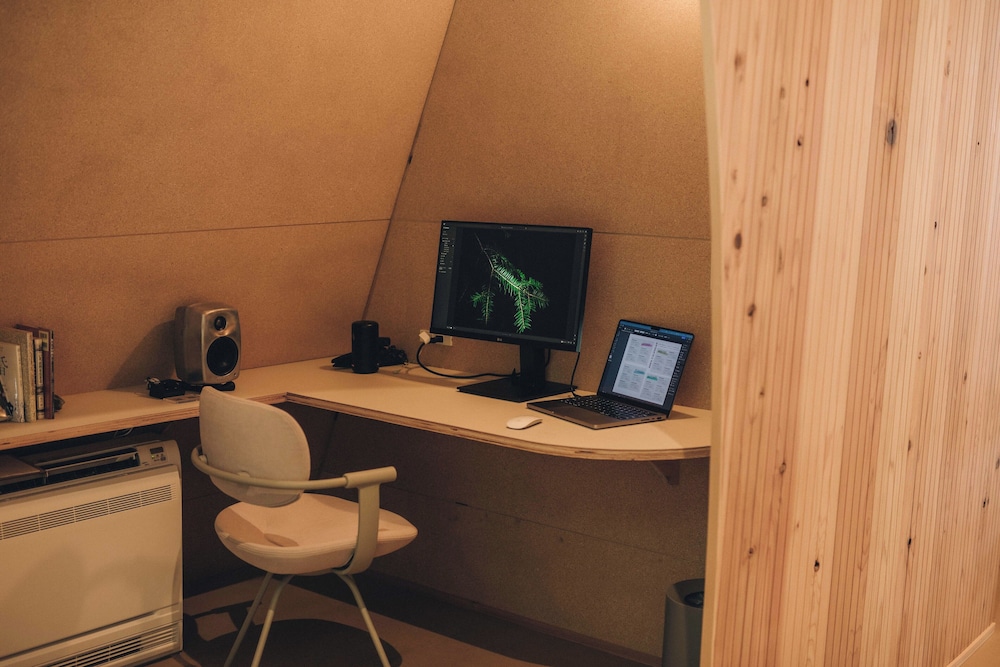 作業用モニター付き客室 禁煙 | SANU 2nd Home 白樺湖2nd