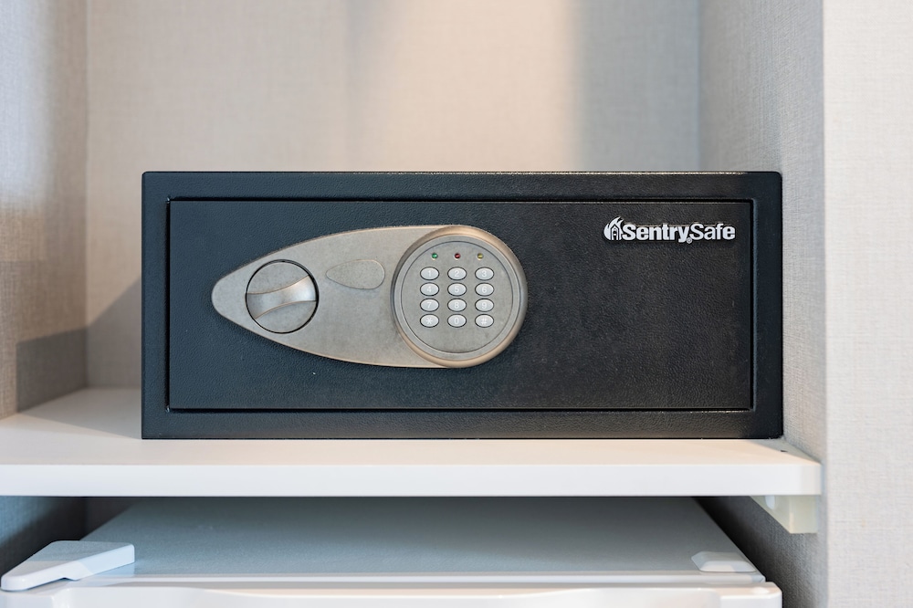 ダブルルーム キングベッド 1 台 禁煙 バルコニー 客室2 | ホテルエリート京都ステーション