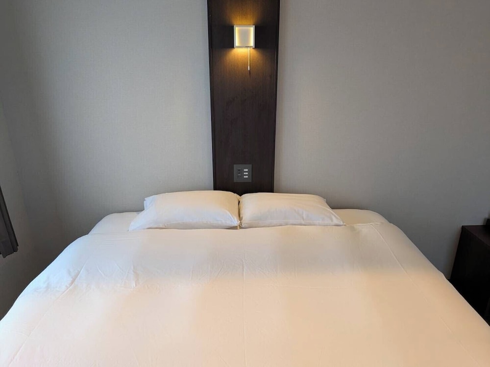 ダブルルーム キングベッド 1 台 禁煙 バルコニー 客室4 | ホテルエリート京都ステーション