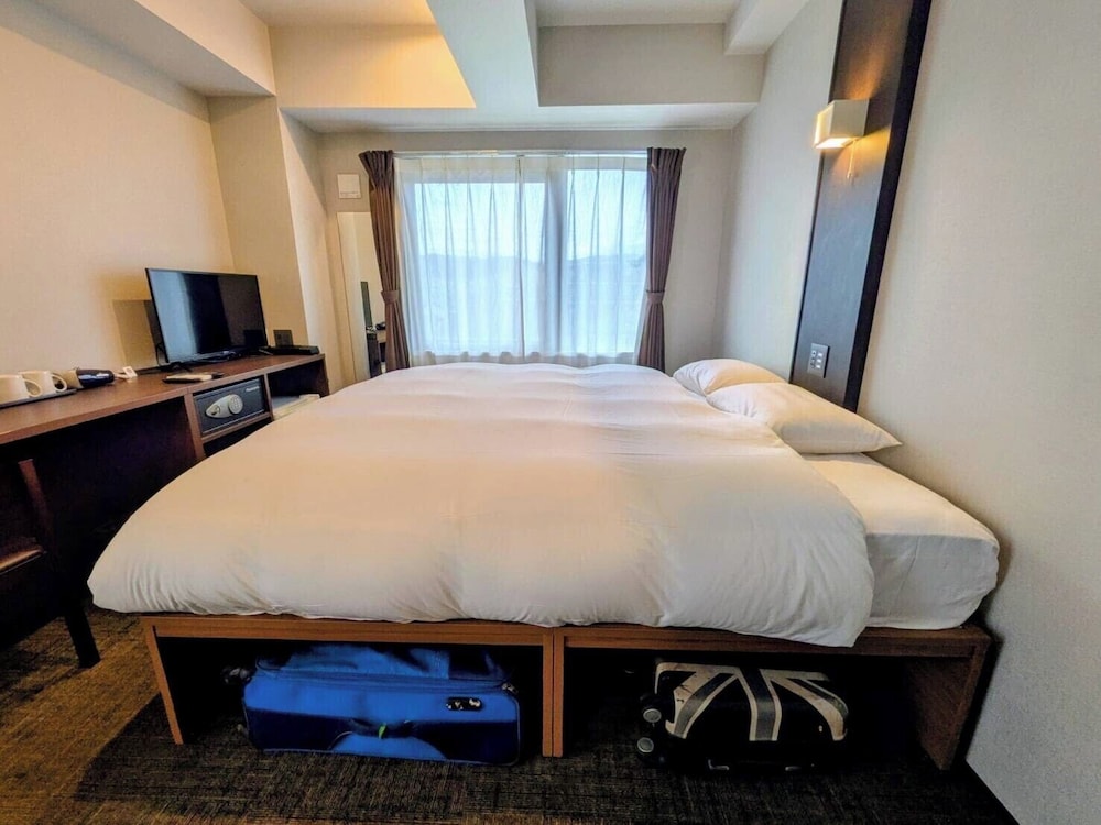 ダブルルーム キングベッド 1 台 禁煙 バルコニー 客室3 | ホテルエリート京都ステーション