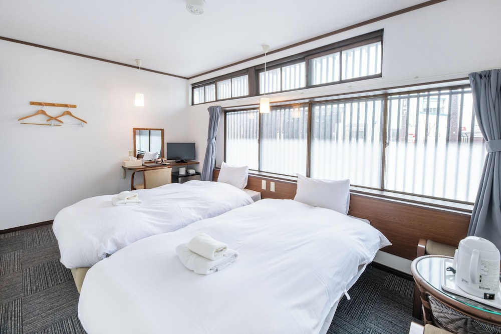 ツインルーム 客室1 | 函館開港庵
