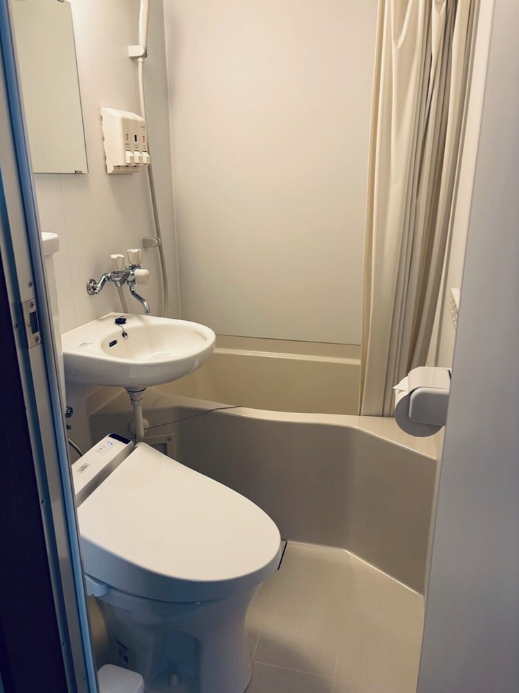 4 人部屋 バスルーム1 | 函館開港庵