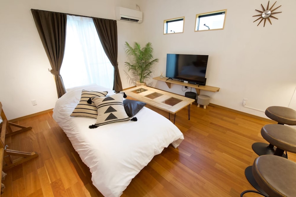 アパートメント リビング エリア2 | アーモンド石垣