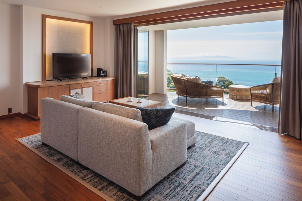 [西棟] 温泉露天 プレミアテラスツイン 禁煙 客室2 | 伊豆ホテル リゾート＆スパ