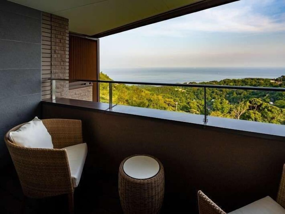 [東棟] 温泉露天 テラスツインA 禁煙 客室2 | 伊豆ホテル リゾート＆スパ