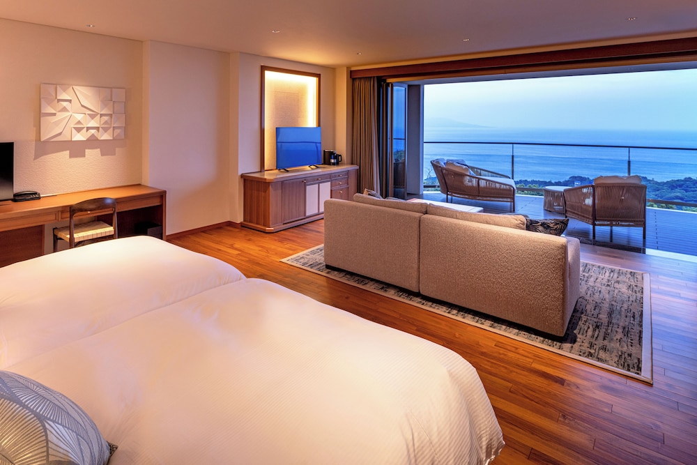 [西棟] 温泉露天 プレミアテラスツイン 禁煙 客室1 | 伊豆ホテル リゾート＆スパ