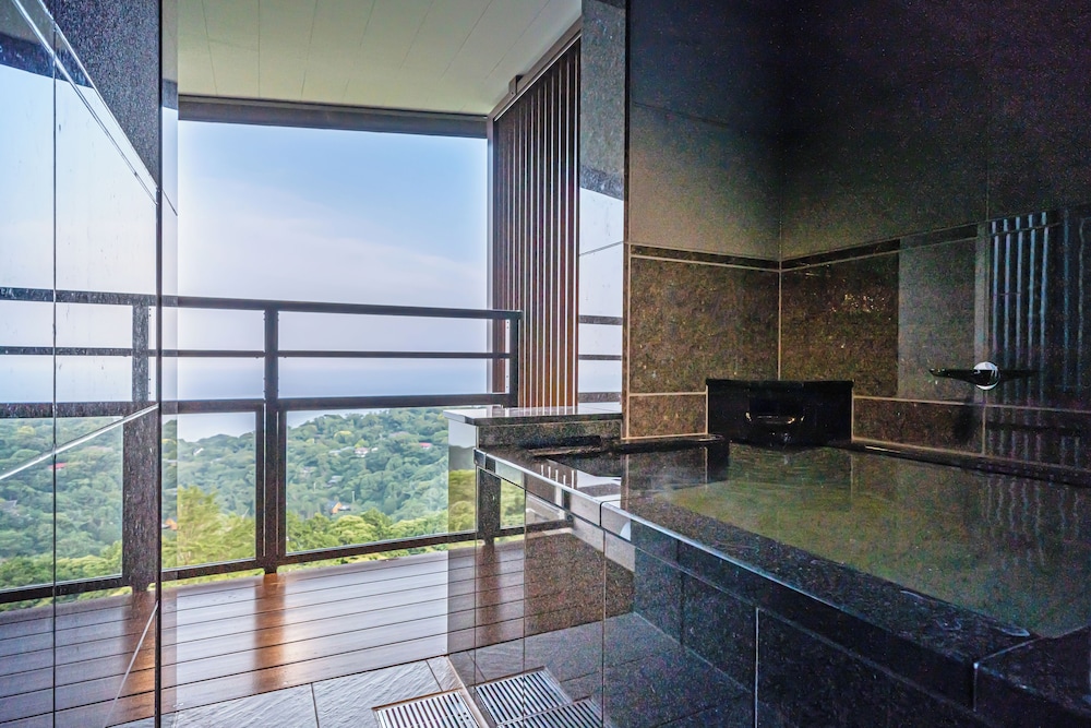 [東棟] 温泉露天 テラスツインB 禁煙 客室2 | 伊豆ホテル リゾート＆スパ