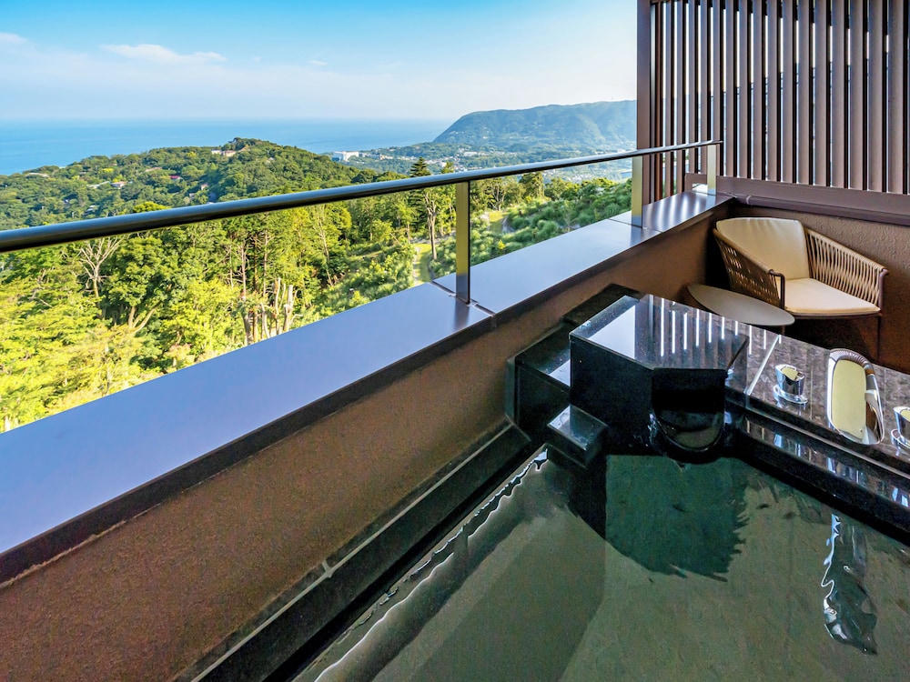 [東棟] 温泉露天 デラックステラスツインB2 禁煙 客室1 | 伊豆ホテル リゾート＆スパ