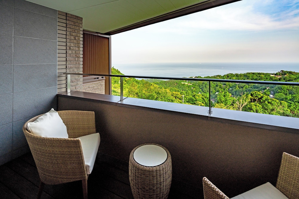 [東棟] 温泉露天 デラックステラスツインB3 禁煙 客室1 | 伊豆ホテル リゾート＆スパ