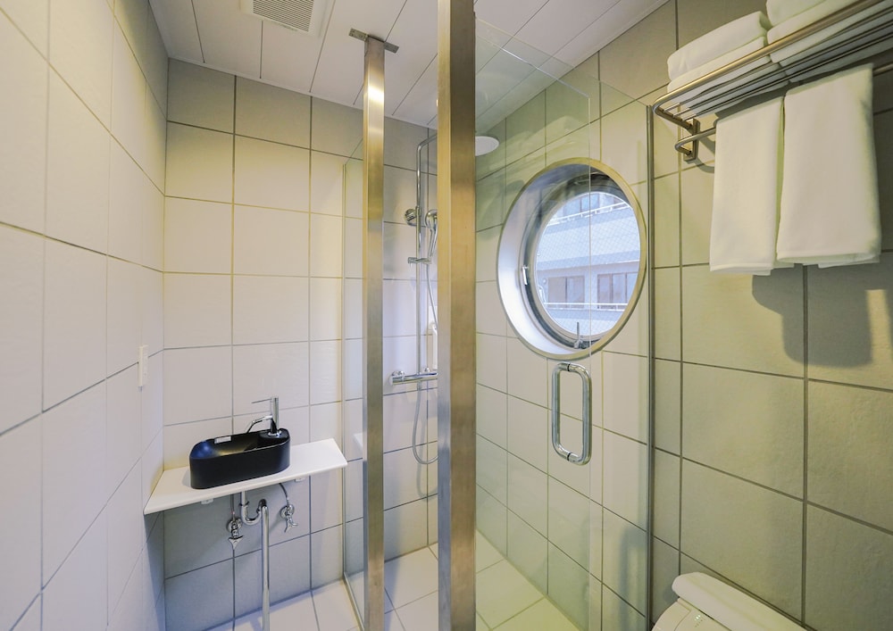 ファミリー スイート ベッド (複数台) 簡易キッチン シティビュー バスルーム0 | UH Suite Namba Station The Spa