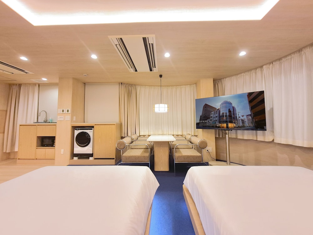 デラックス スタジオ クイーンベッド 2 台 簡易キッチン シティビュー 客室1 | UH Suite Namba Station The Spa