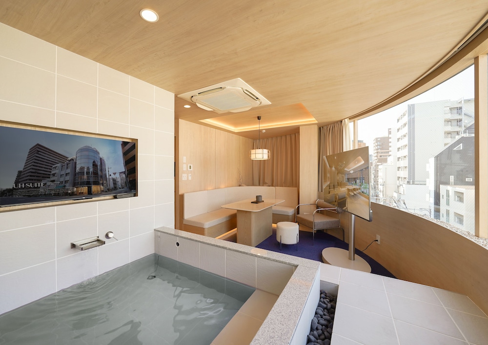 ファミリー スイート ベッド (複数台) 簡易キッチン シティビュー | UH Suite Namba Station The Spa