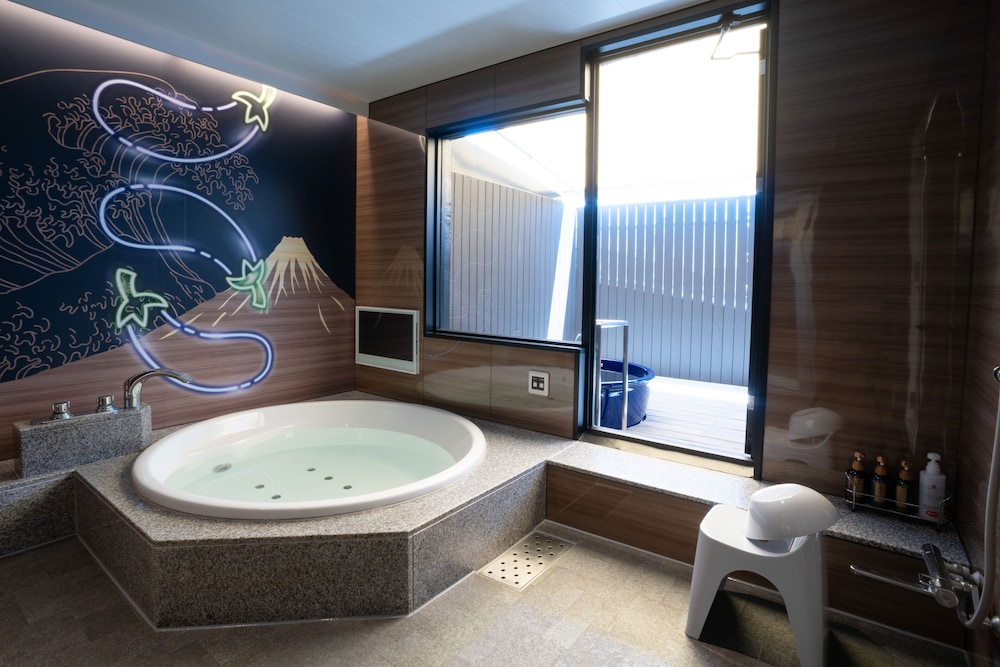 エグゼクティブ スイート バスルーム6 | HOTEL HOQA 花色の湯