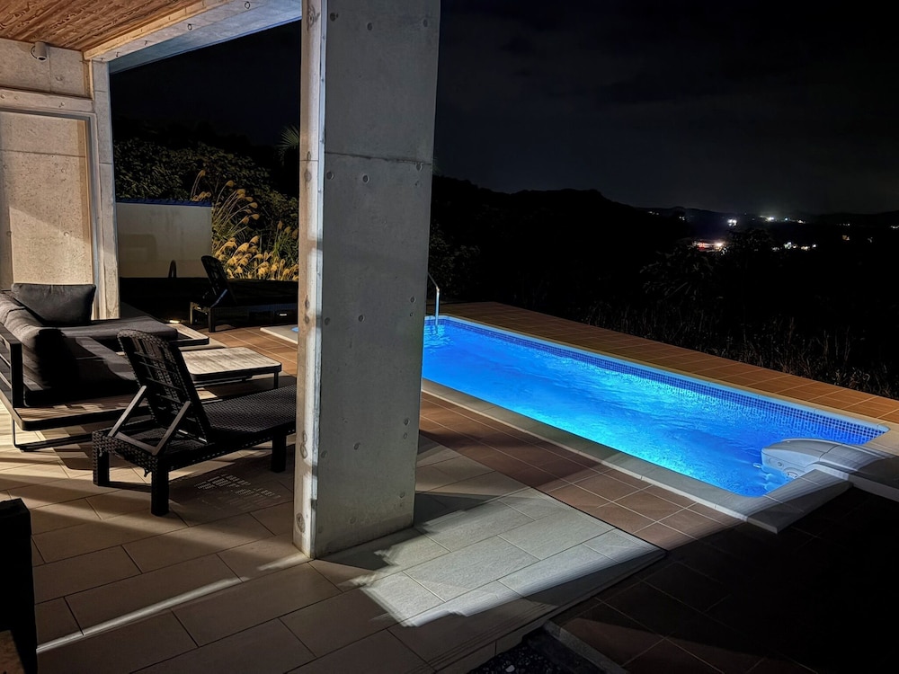 屋内 / 屋外プール1 | ulu Okinawa Resort 屋内 / 屋外プール1 | ulu Okinawa Resort