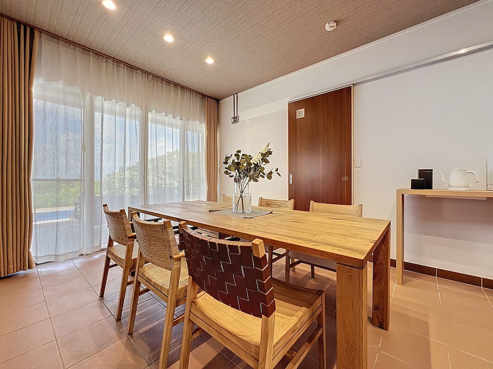 ヴィラ シービュー リビング エリア2 | ulu Okinawa Resort