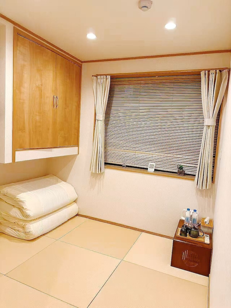 コンフォート ダブルルーム リビング エリア1 | Komorebi Rill 浅草