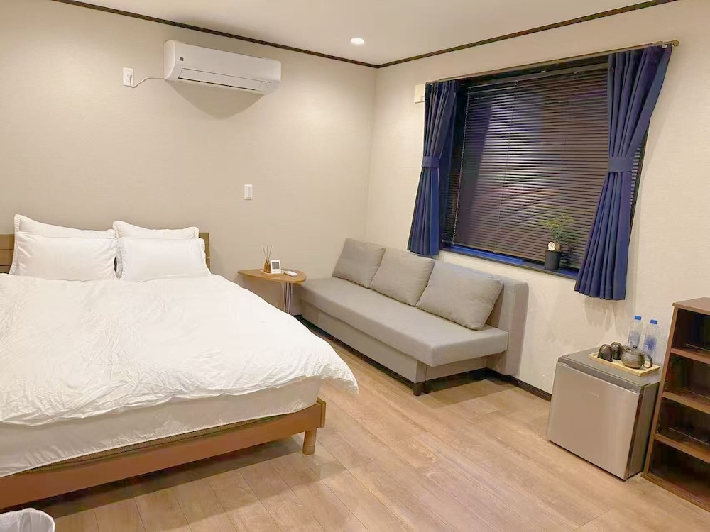 ファミリー 4 人部屋 リビング エリア1 | Komorebi Rill 浅草