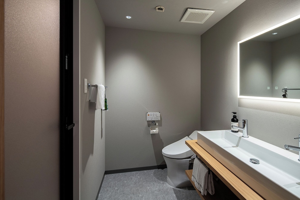 デラックス スタジオ アパートメント バスルーム3 | Section L Shimbashi West